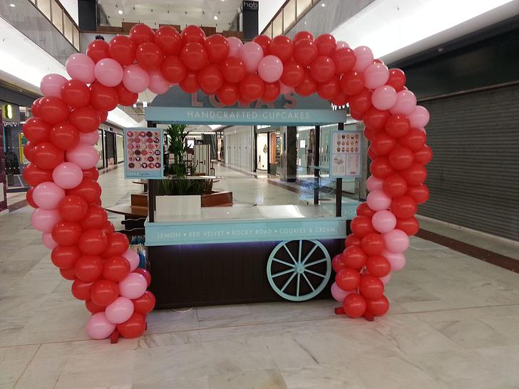 How to make a stunning last minute balloon arch